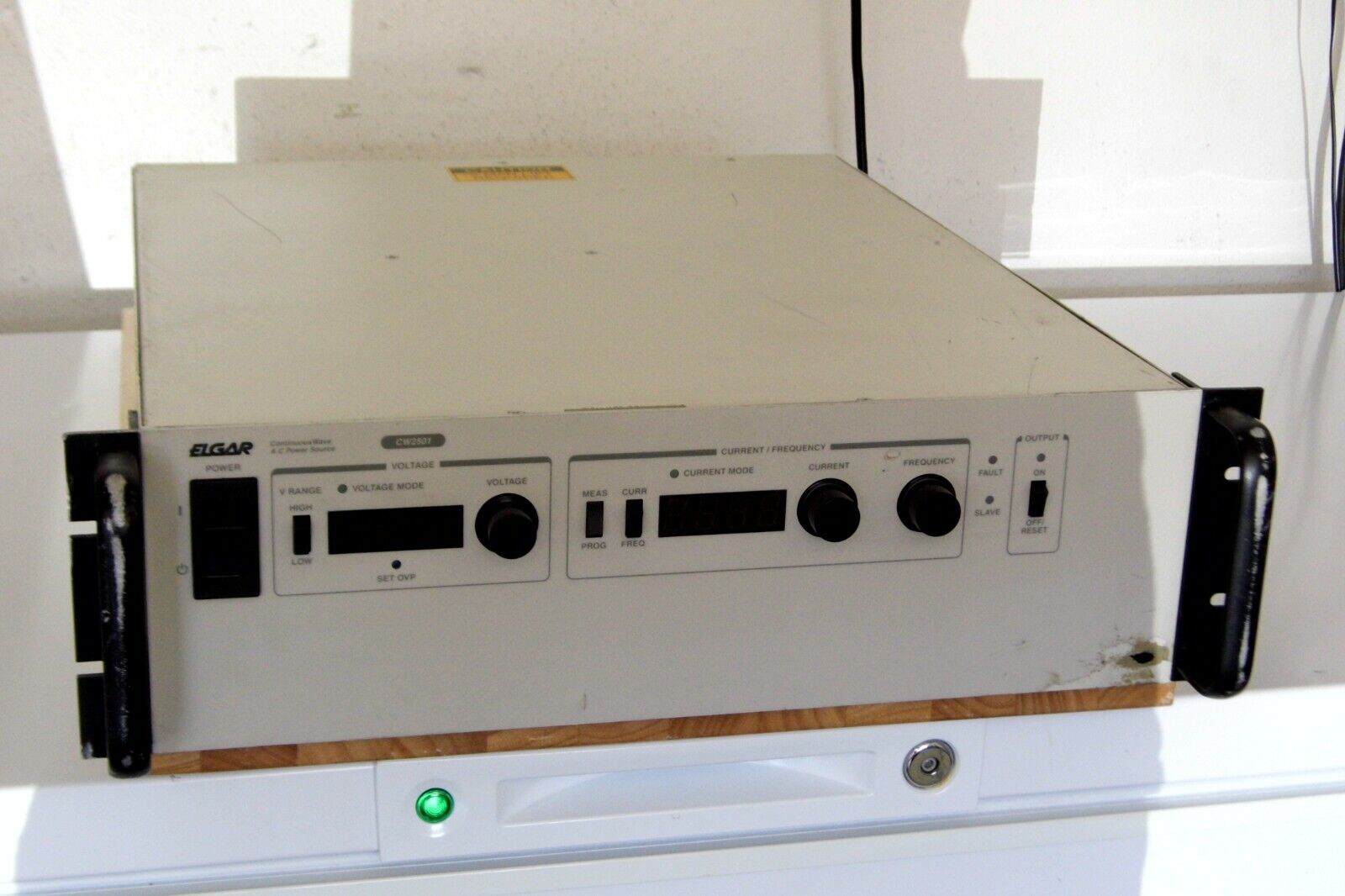 Ametek CW2501M 2500VA AC Source 135/270Vac 18.2/9.6A 45-500Hz 11 in stock Ametek CW2501M 2500VA AC Source 135/270Vac 18.2/9.6A 45-500Hz 11 in stock
